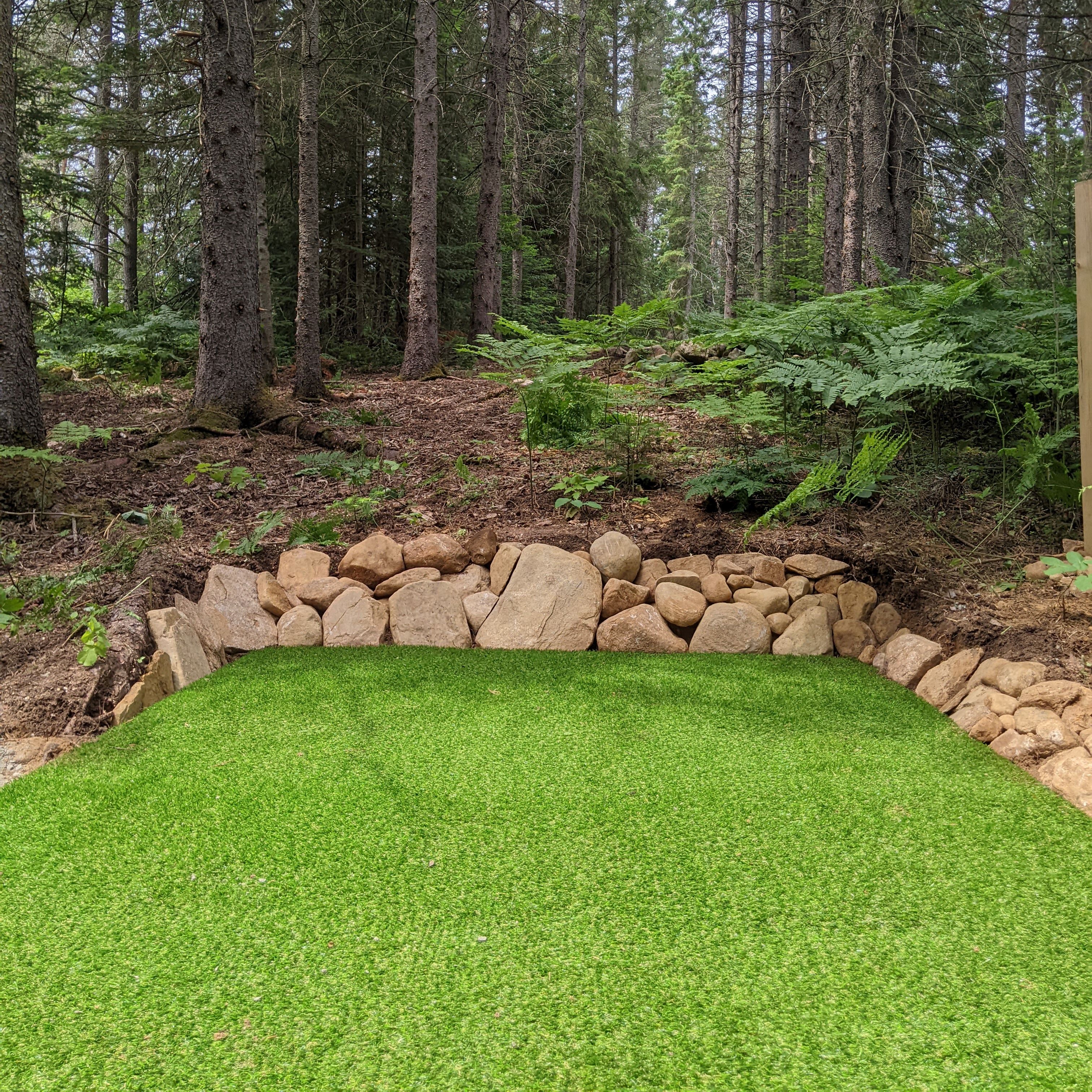 Landscaped artificial turf tee area